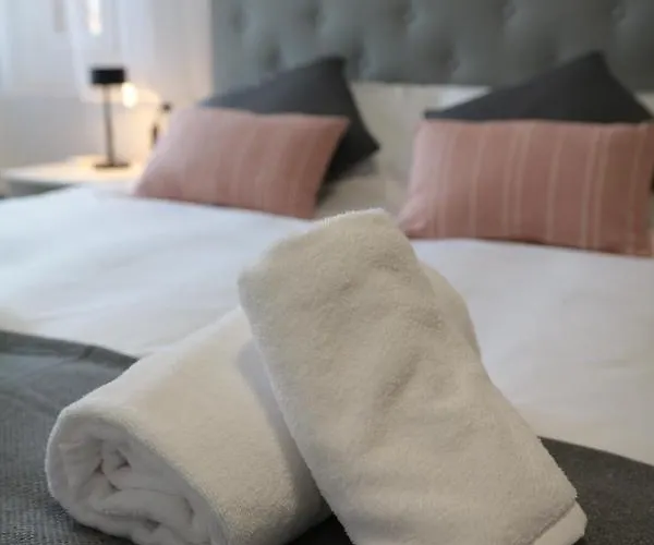 Modern Al Costat Del Parc De La Devesa