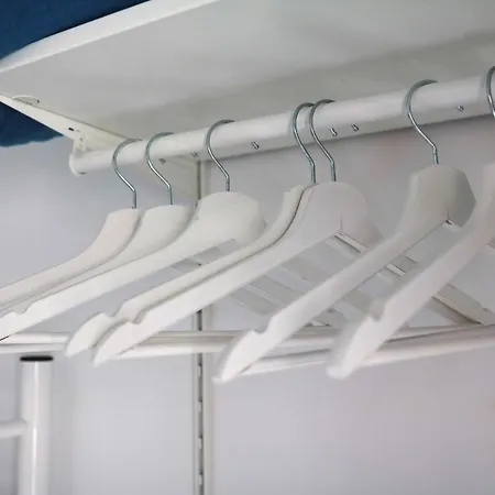 Modern Al Costat Del Parc De La Devesa Girona