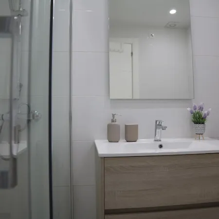 Modern Al Costat Del Parc De La Devesa * خيرونا