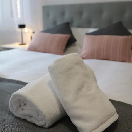 Modern Al Costat Del Parc De La Devesa