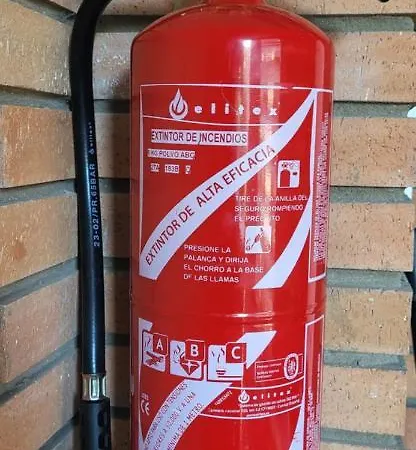 Modern Al Costat Del Parc De La Devesa Girona