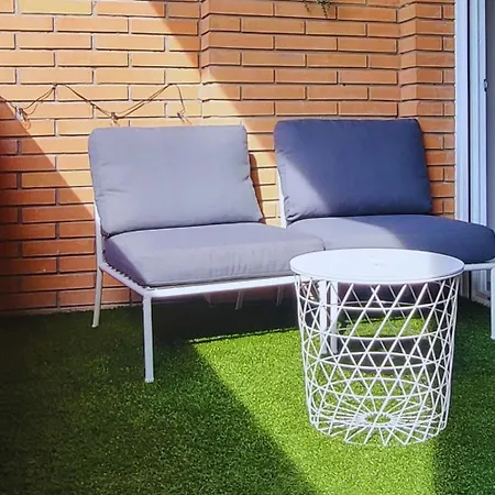 Modern Al Costat Del Parc De La Devesa *