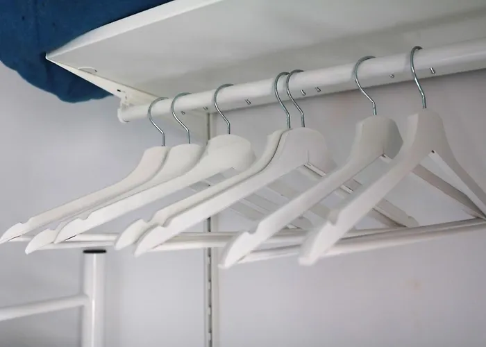 Modern Al Costat Del Parc De La Devesa Girona