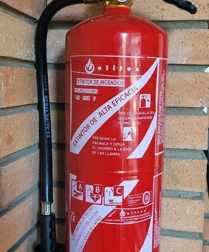 Modern Al Costat Del Parc De La Devesa Girona