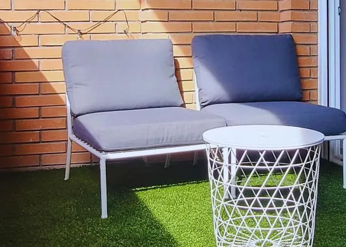 Modern Al Costat Del Parc De La Devesa *