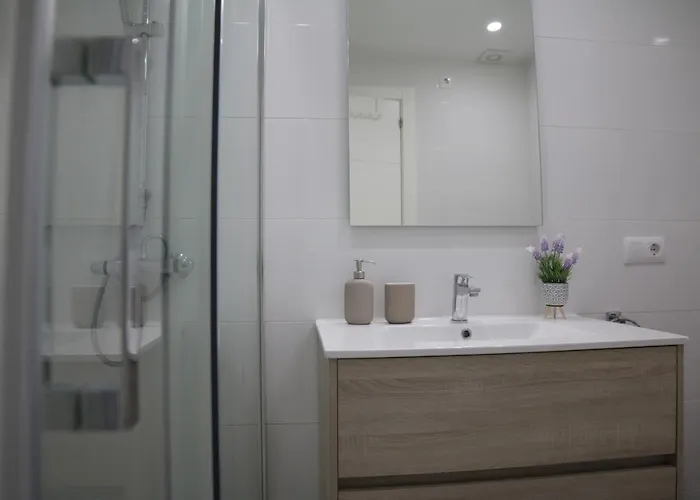 Modern Al Costat Del Parc De La Devesa * Жирона