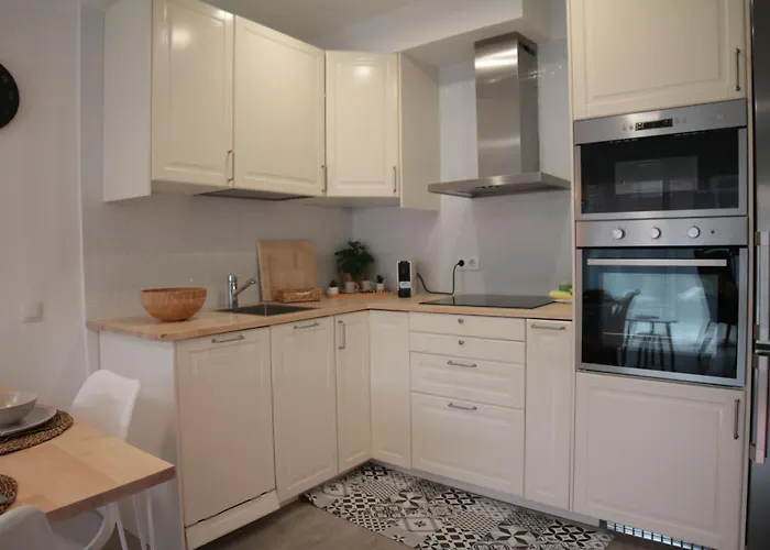 Modern Al Costat Del Parc De La Devesa * Жирона